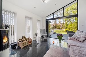 Sun room- click for photo gallery